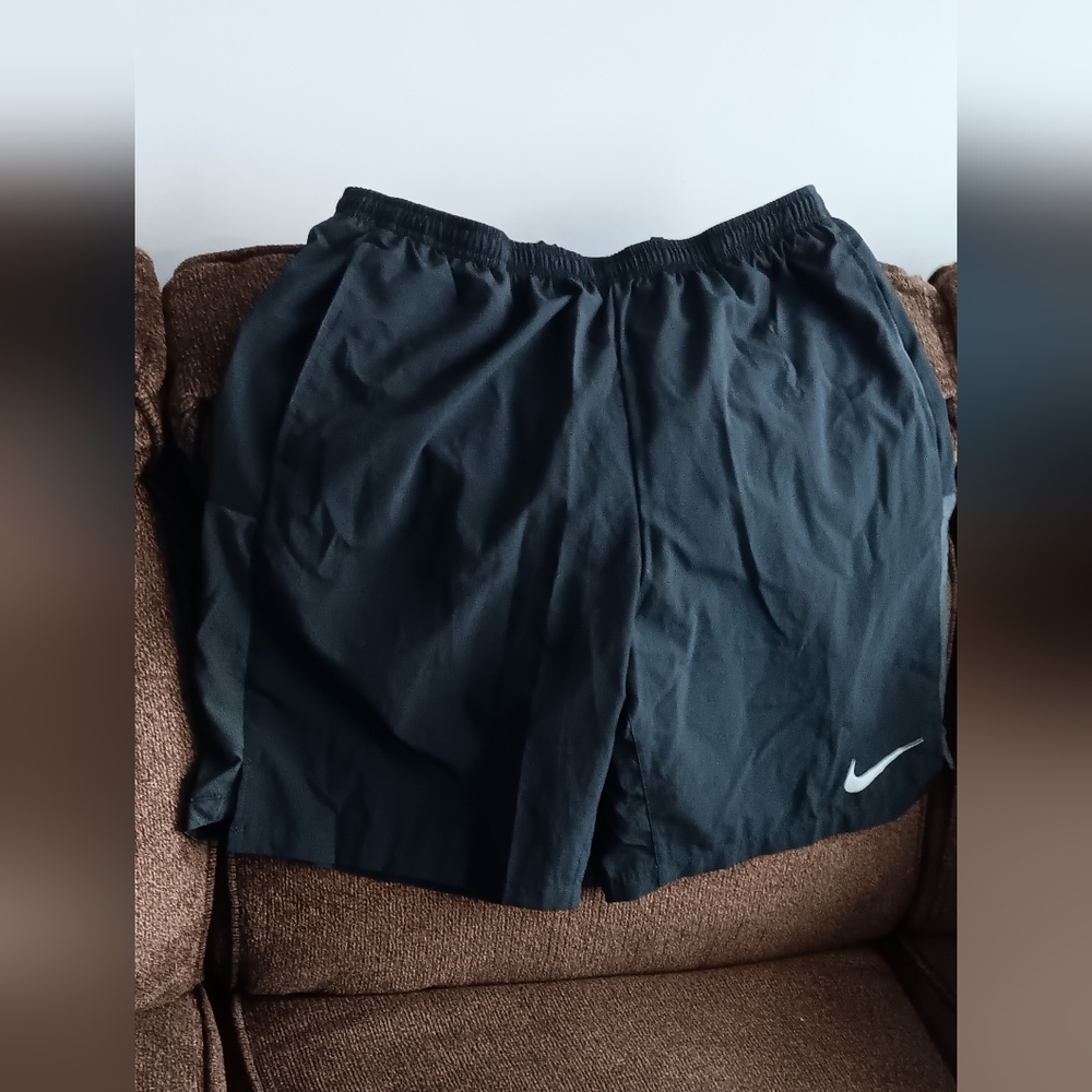Nike Black Athletic Shorts Moisture-Wicking Mid-Thigh